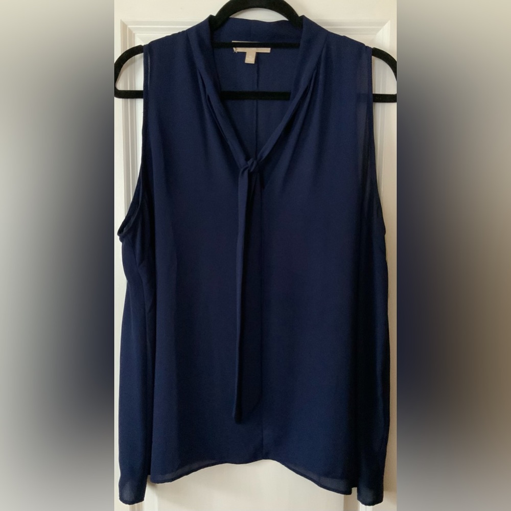 Tie front navy blue sleeveless pullover top